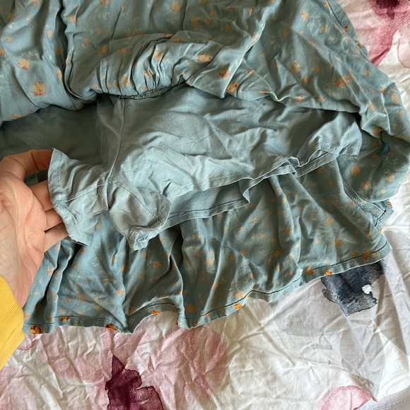 UO Auriella Drop-Waist Floral Mini Skirt / Skort Ruch Stretch Waist W/ Shorts - Picture 6 of 8